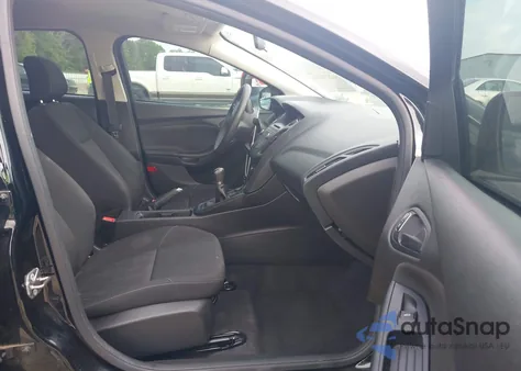 2017 Ford Focus S z USA, uszkodzony, nr VIN 1FADP3E26HL284470